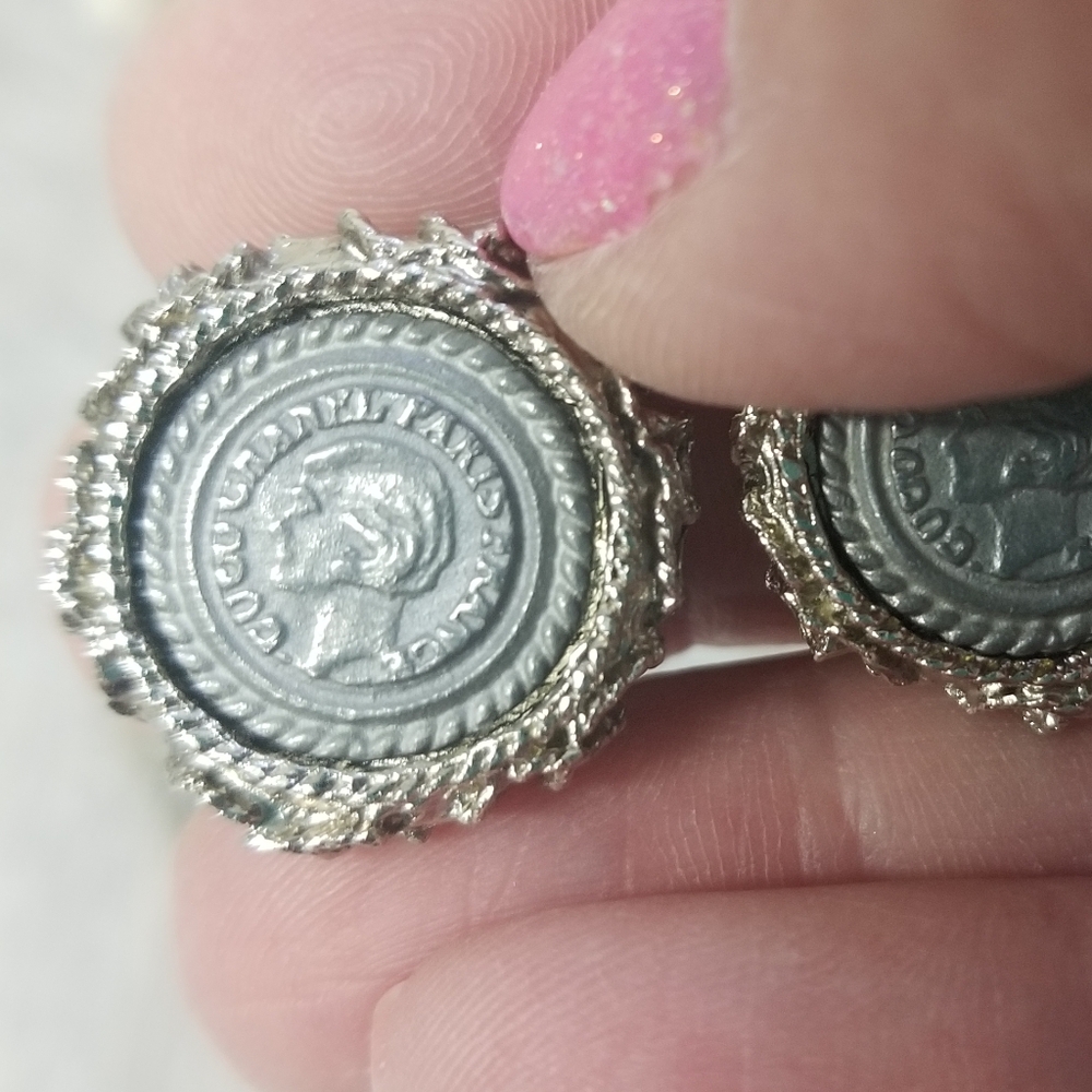 Vintage Fashion Earrings - Picture 7 of 10